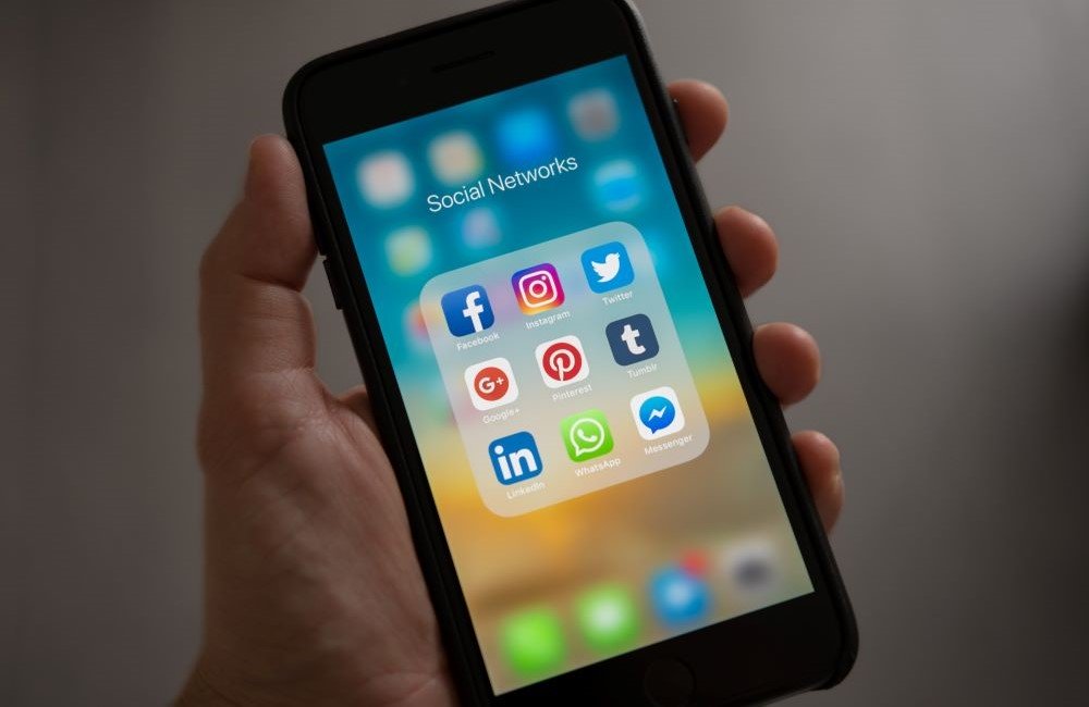 Social media 1000 x 650